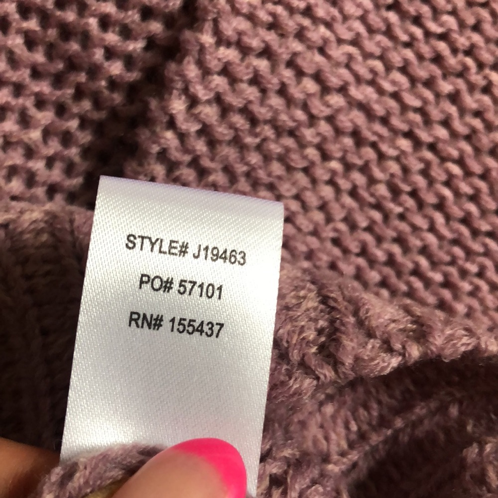 SOLD!Lulu’s NWT Lavender knit off shoulder sweater - Picture 8 of 8